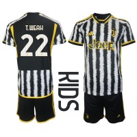 Billiga Juventus Timothy Weah #22 Barnkläder Hemma fotbollskläder till baby 2023-24 Kortärmad (+ Korta byxor)
